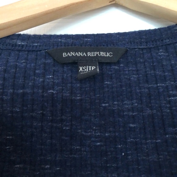 Navy blue stretchy v-neck tshirt dress. Banana Republic. Size small - Picture 4 of 4